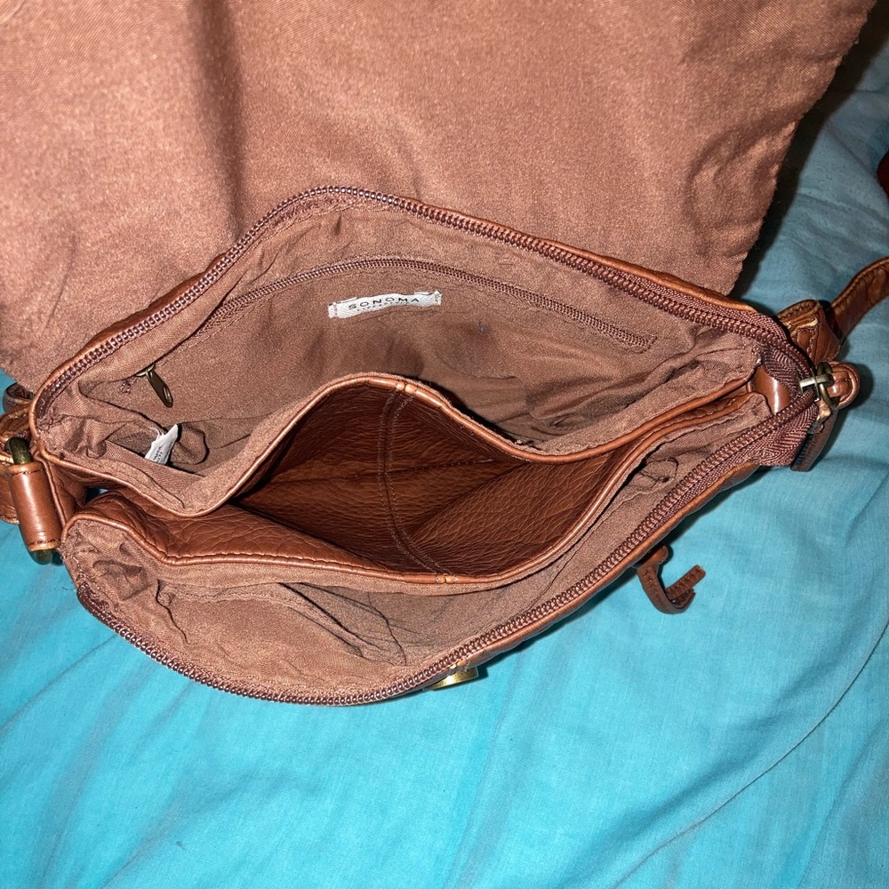 Leather crossover body purse